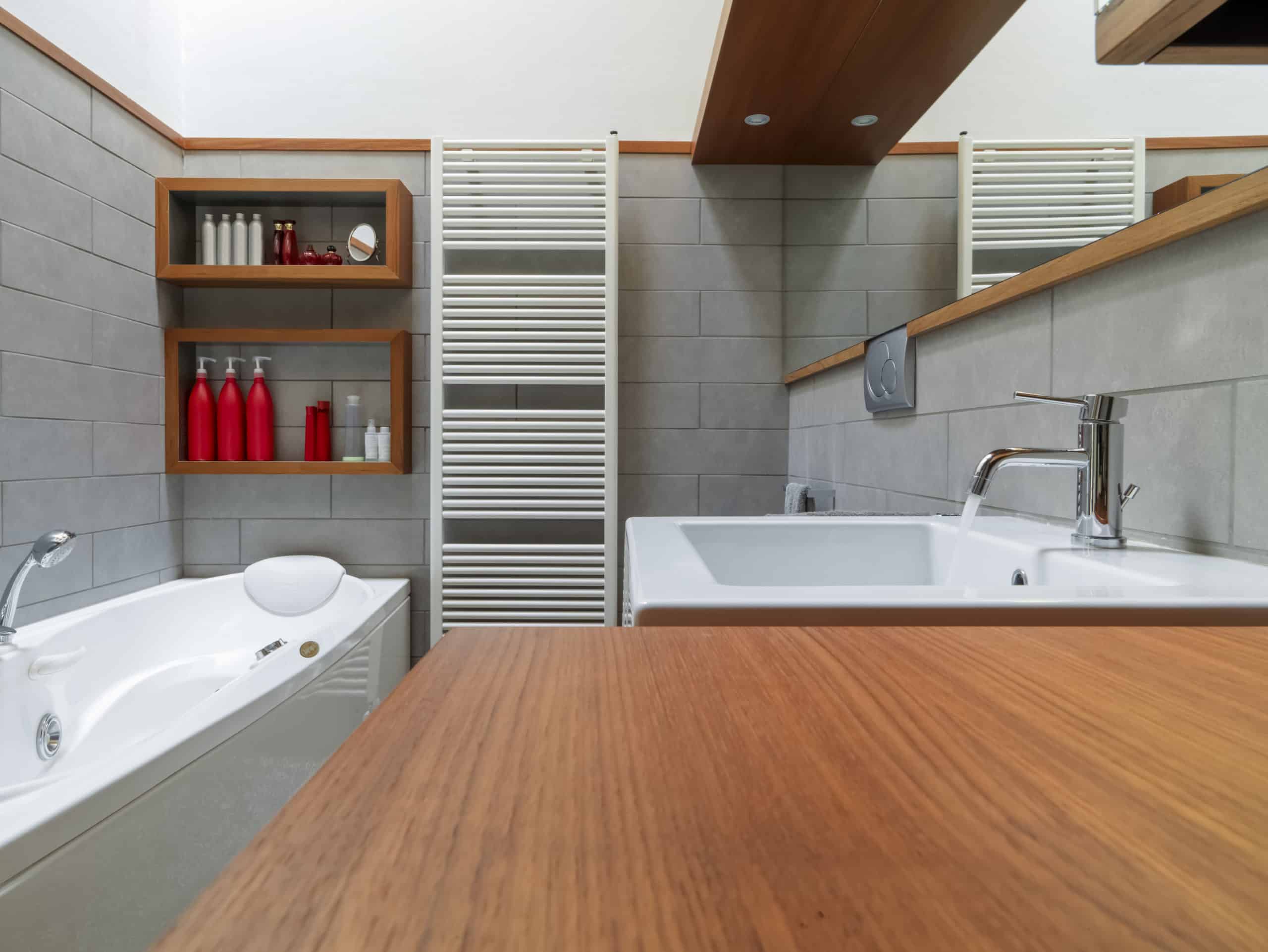 Reorganiza tu baño, estantería de madera y otros sistemas de