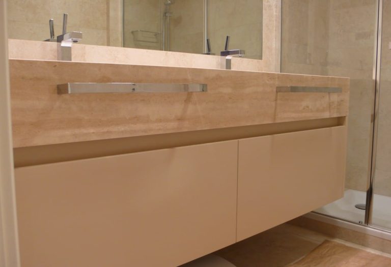 Muebles a medida para el baño.